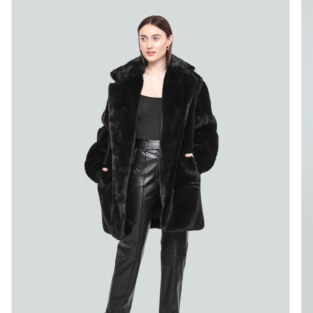 HILLARY MACMILLAN Faux Fur Teddy Coat